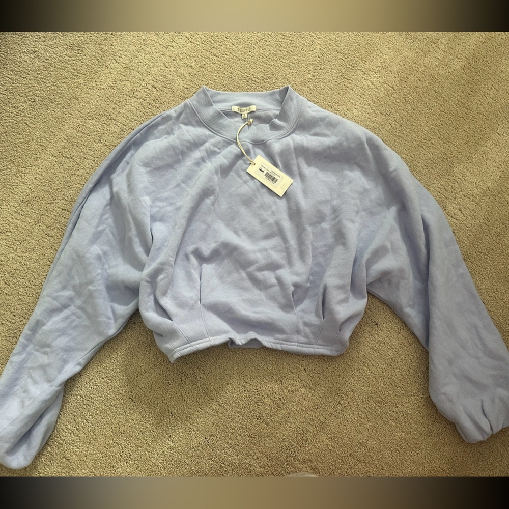 Never worn. Tag on in. In great shape